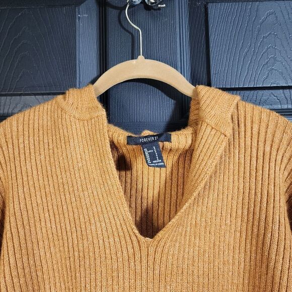 Forever 21 Cropped Ribbed Hooded Sweater - Picture 6 of 10